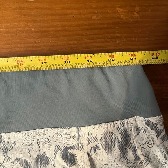 Athleta Women's Trekkie North Short with Pockets Green White Floral Lace Size 22 - Picture 10 of 10